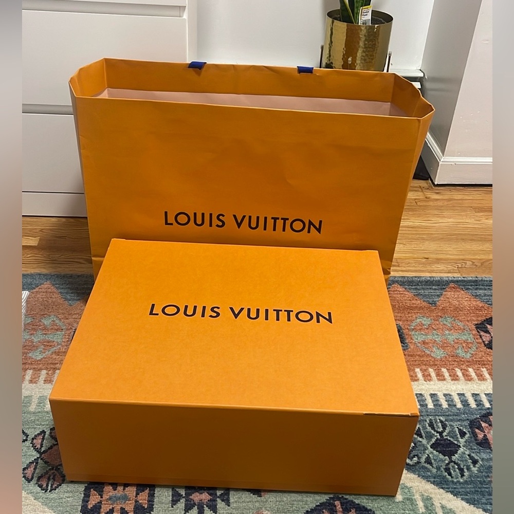 Lv huge box with shopping bag very long ribbon